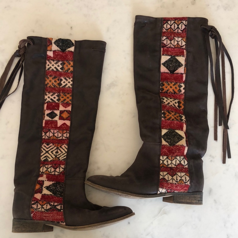 Aisha Coal boot by Howsty